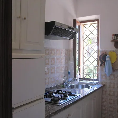 Apartment Huebsche In Mit Grossem Garten