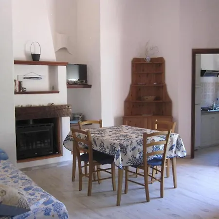 Apartment Huebsche In Mit Grossem Garten